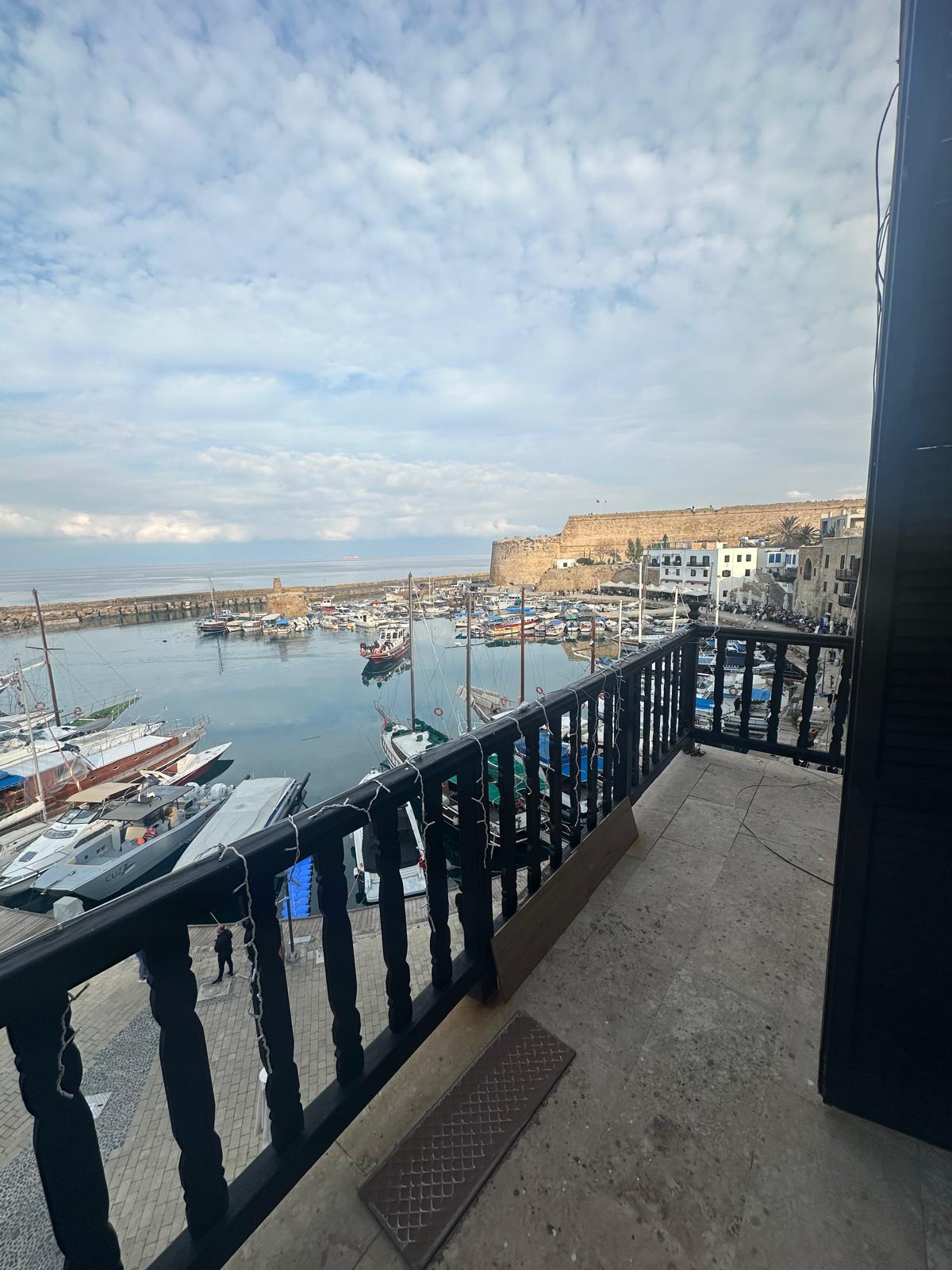 Denize Sıfır Konumda, Geniş ve Konforlu Kiralık Dair