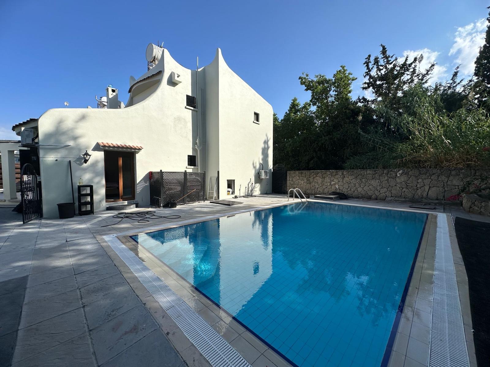 Özel Havuzlu ve 3 Yatak Odalı Ultra Lüks Villa