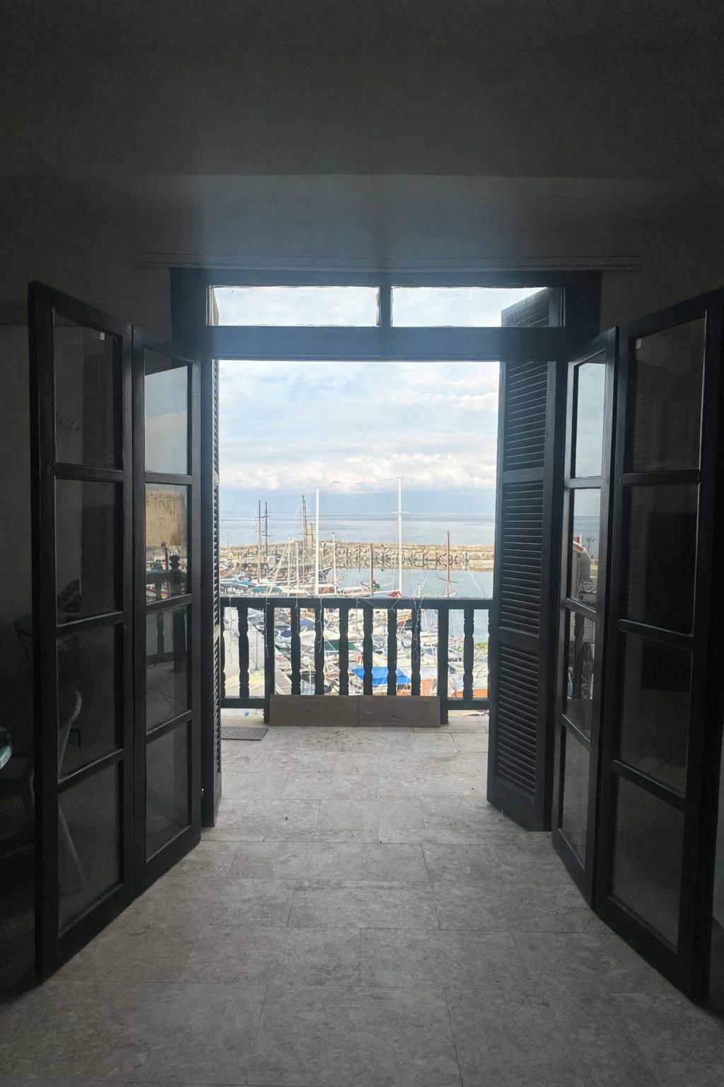 Denize Sıfır Konumda, Geniş ve Konforlu Kiralık Dair