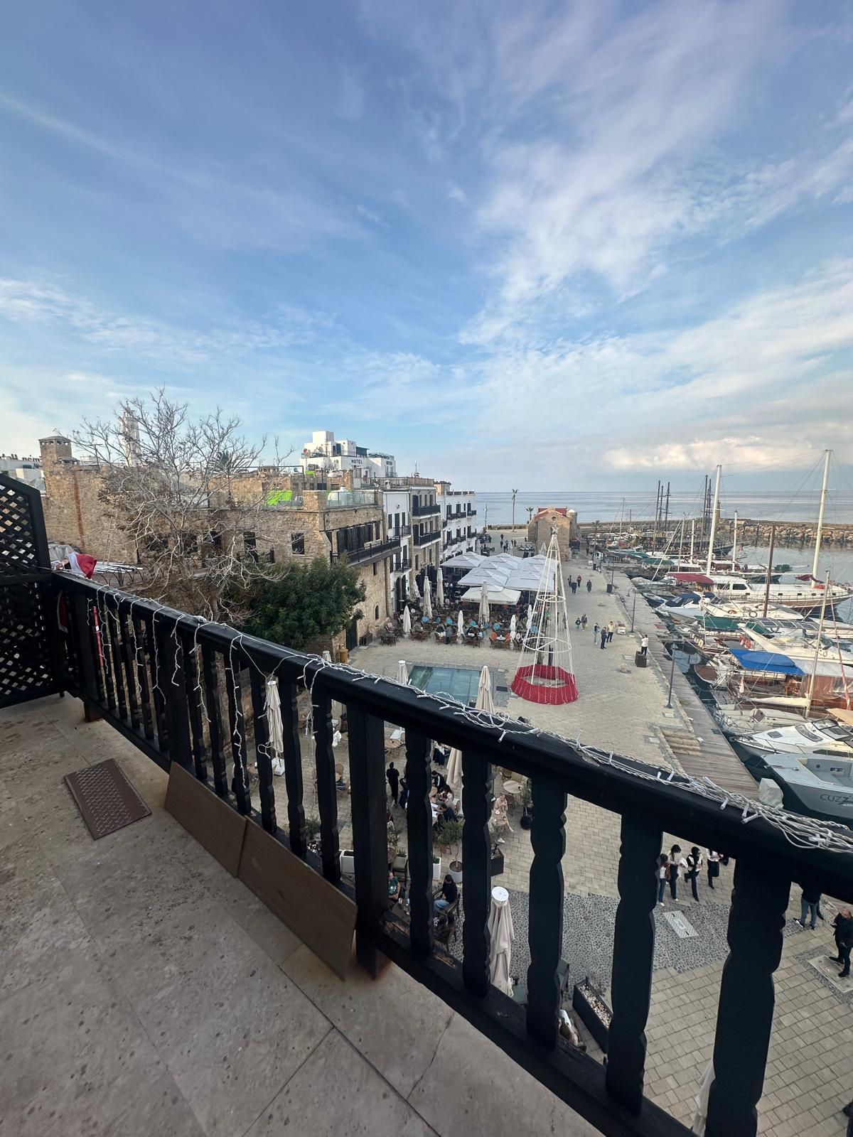 Denize Sıfır Konumda, Geniş ve Konforlu Kiralık Daire